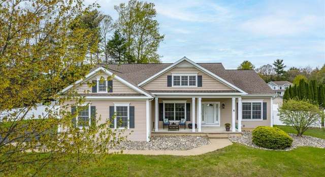 Photo of 5 Saddlebrook Dr, Clifton Park, NY 12065