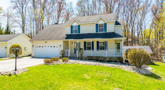 Photo of 22 Crestwood Ln, Troy, NY 12180