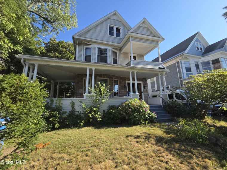 Photo of 2 Maple Ave Albany, NY 12208