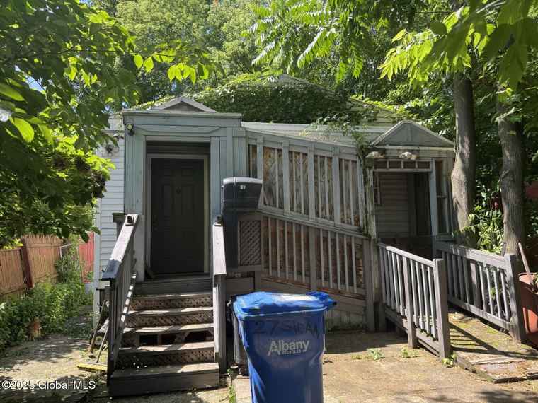 Photo of 27 Sloan St Albany, NY 12202