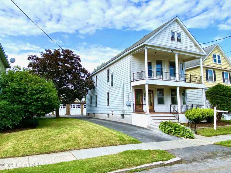 Photo of 8 Mapleridge Ave Albany, NY 12209