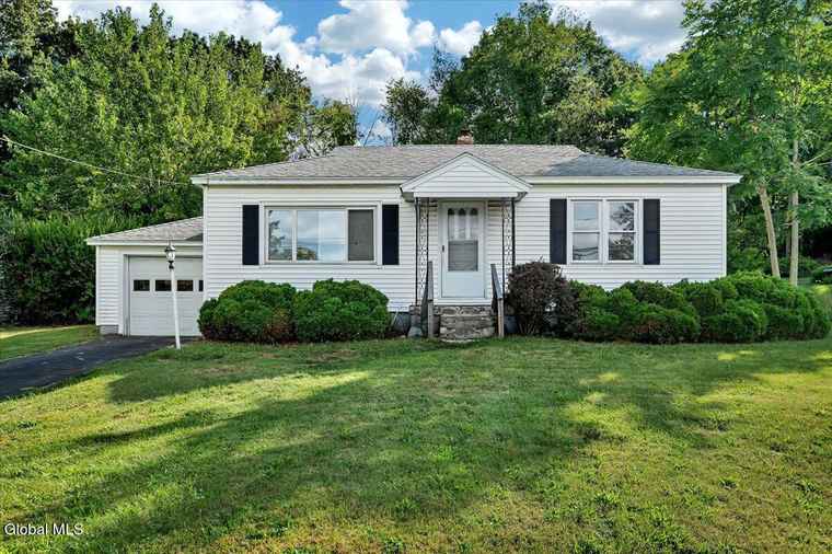 Photo of 211 Shaker Rd Albany, NY 12211