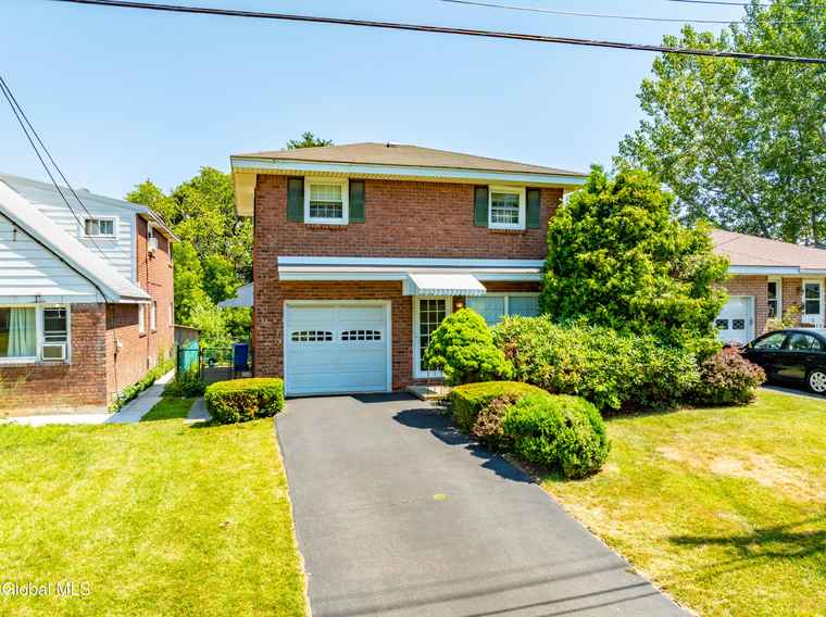 Photo of 672 Providence St Albany, NY 12208