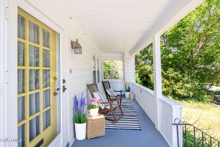 Photo of 14 Bogardus Rd Albany, NY 12208