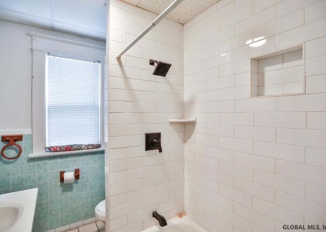 10-12 Grosvenor Sq, Schenectady, NY 12308