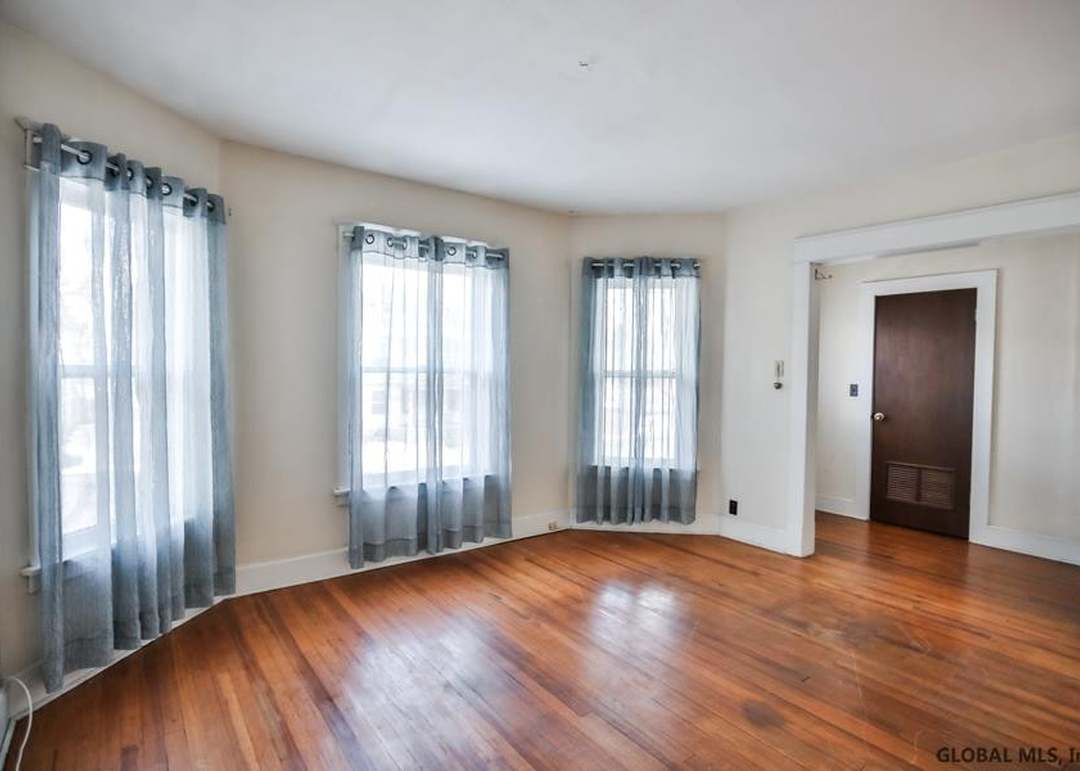 10-12 Grosvenor Sq, Schenectady, NY 12308