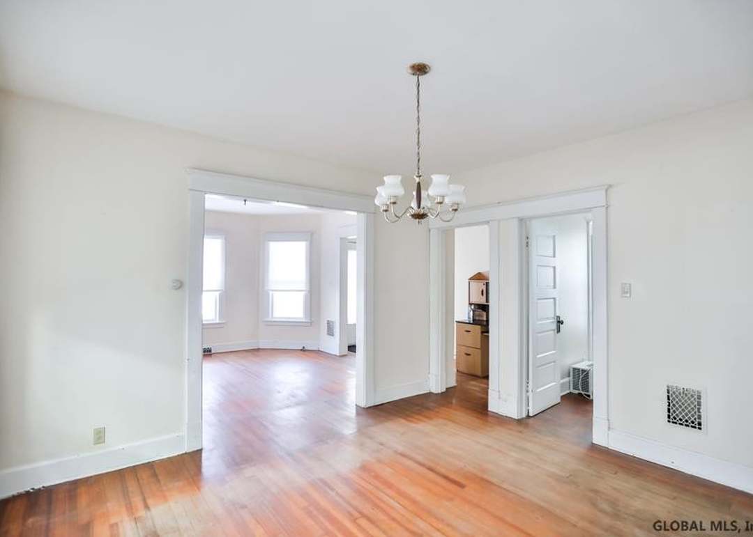 10-12 Grosvenor Sq, Schenectady, NY 12308