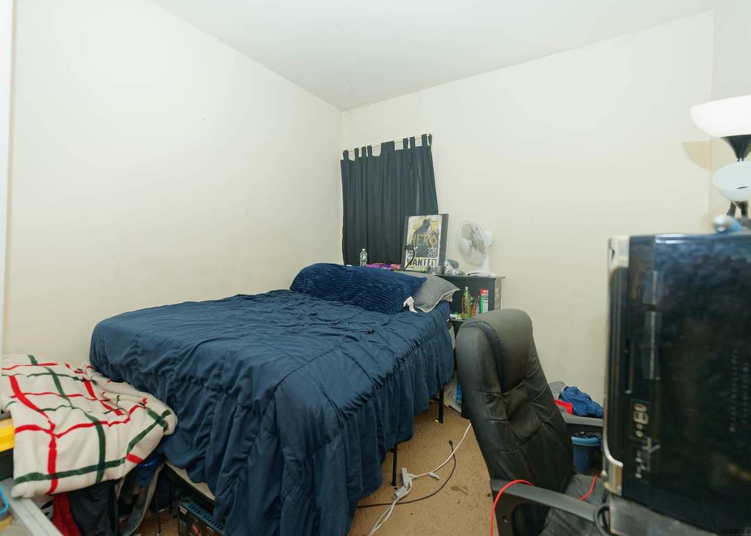 258-1/2 Division St, Amsterdam, NY 12212