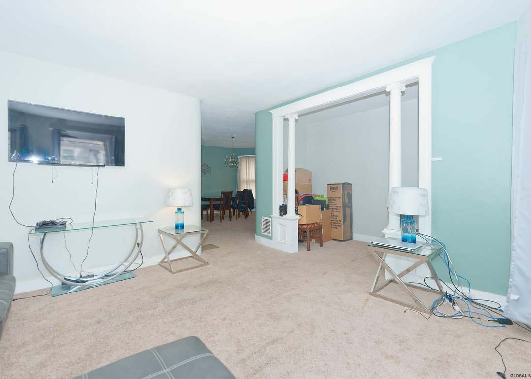 258-1/2 Division St, Amsterdam, NY 12212
