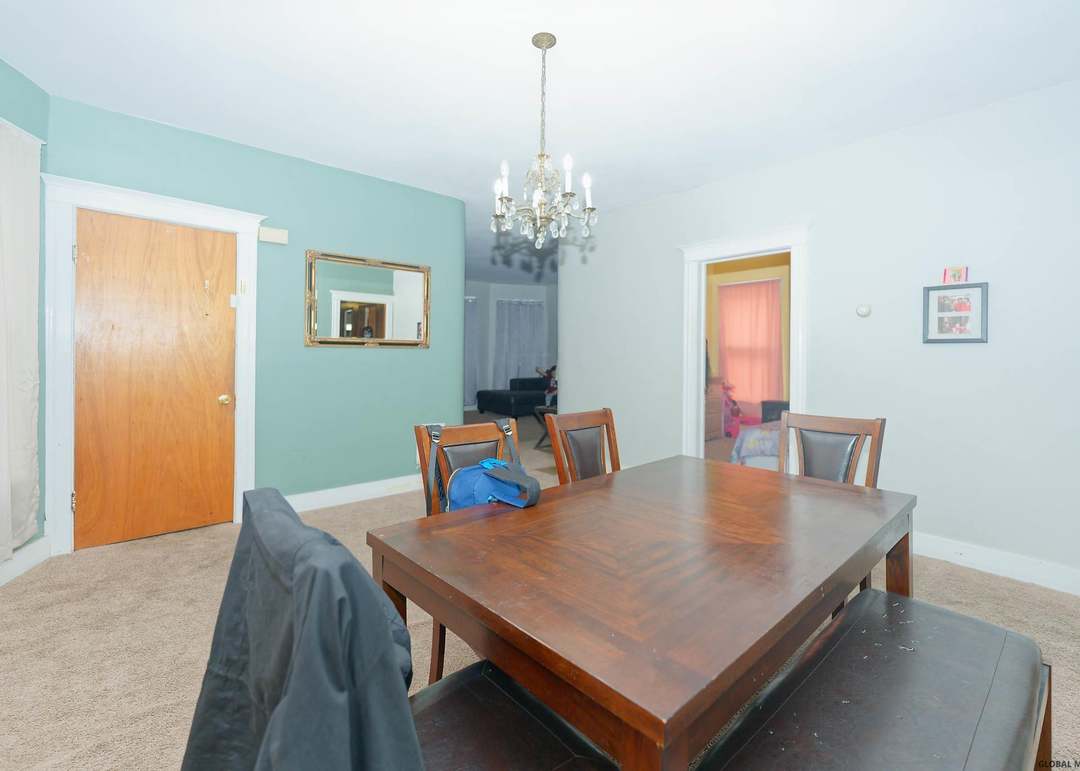 258-1/2 Division St, Amsterdam, NY 12212