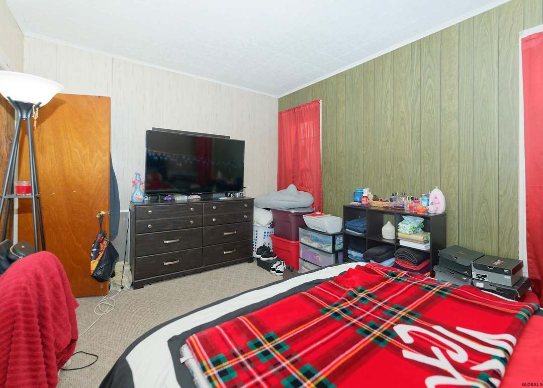 258-1/2 Division St, Amsterdam, NY 12212