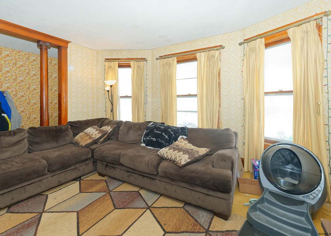 258-1/2 Division St, Amsterdam, NY 12212
