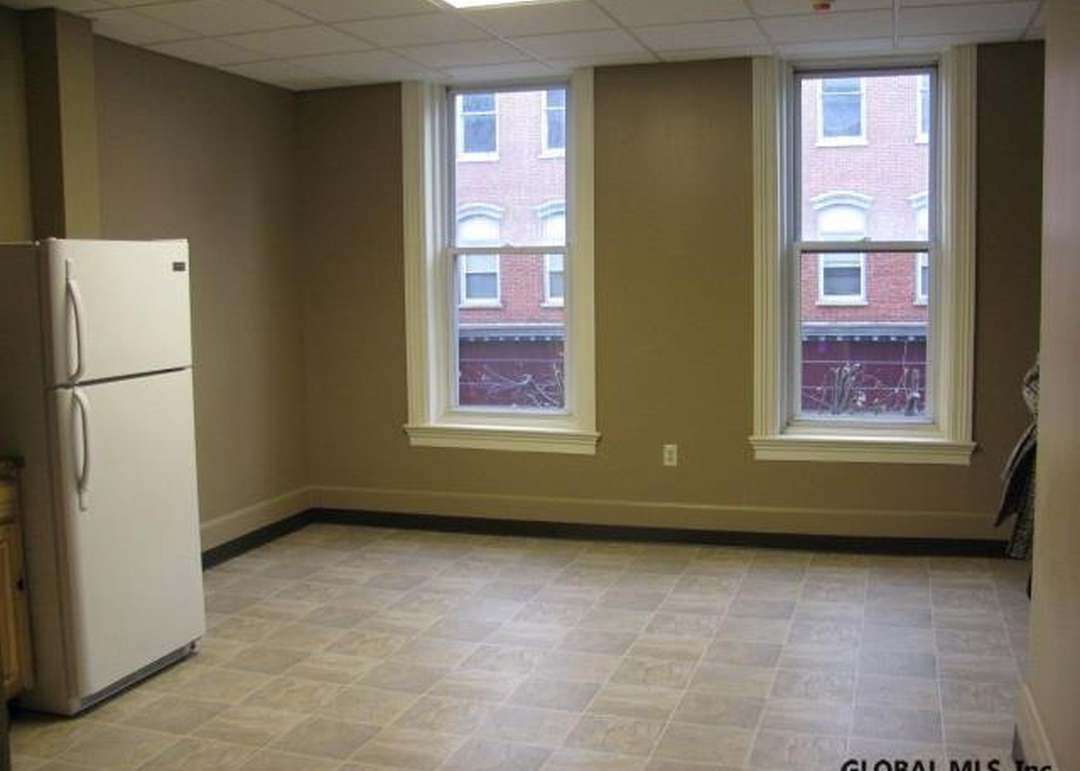 37-41 W Main St, Johnstown, NY 12095