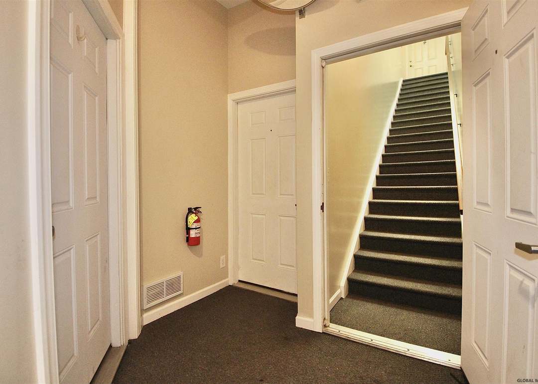 322 State St, Schenectady, NY 12305