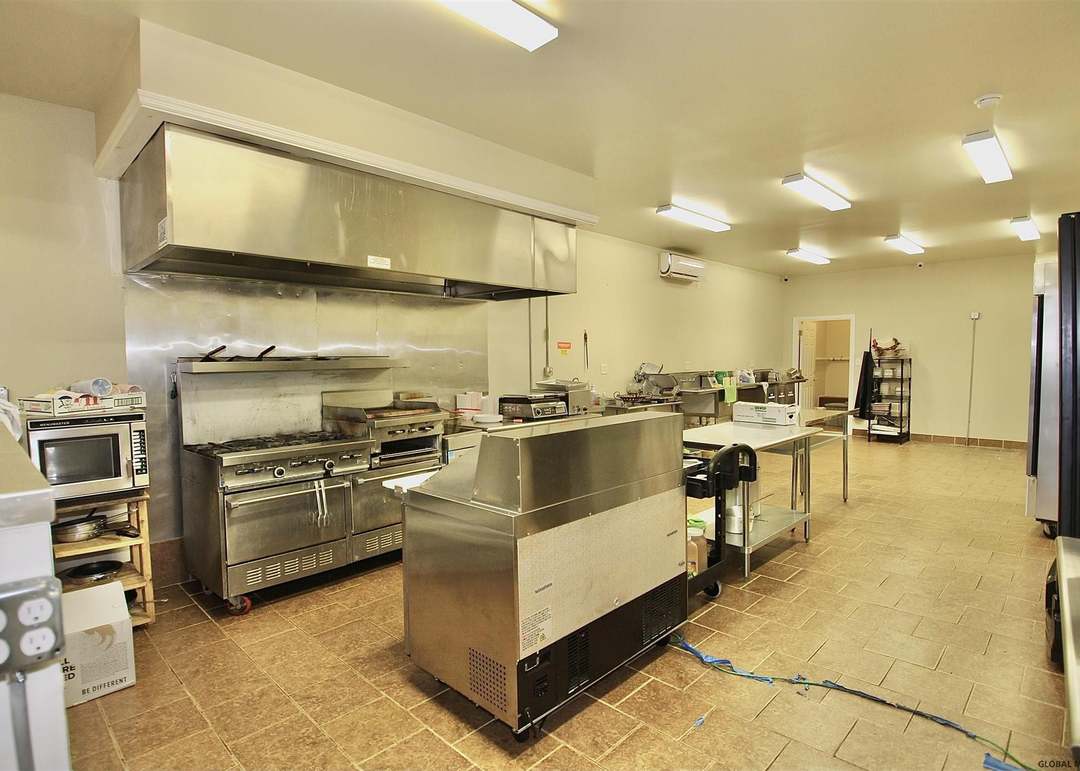 322 State St, Schenectady, NY 12305