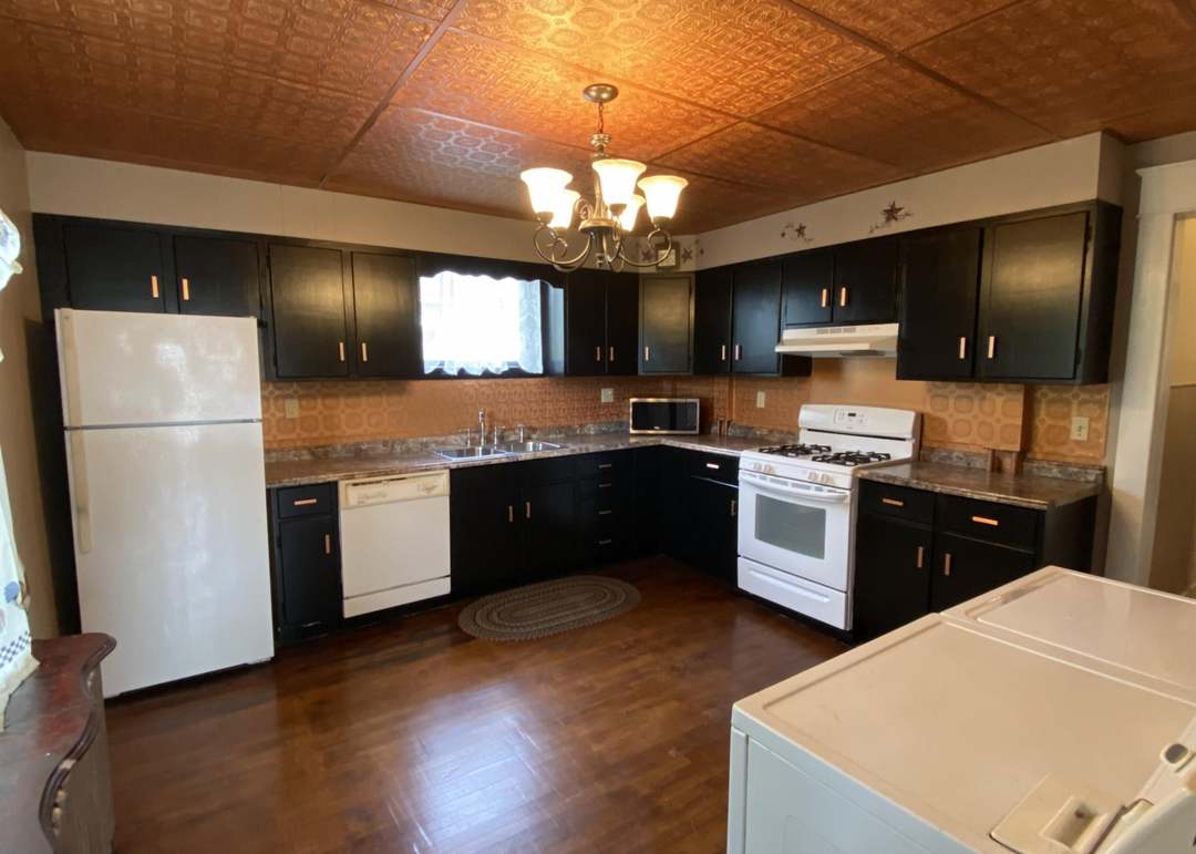 15-17 North St, Granville, NY 12832