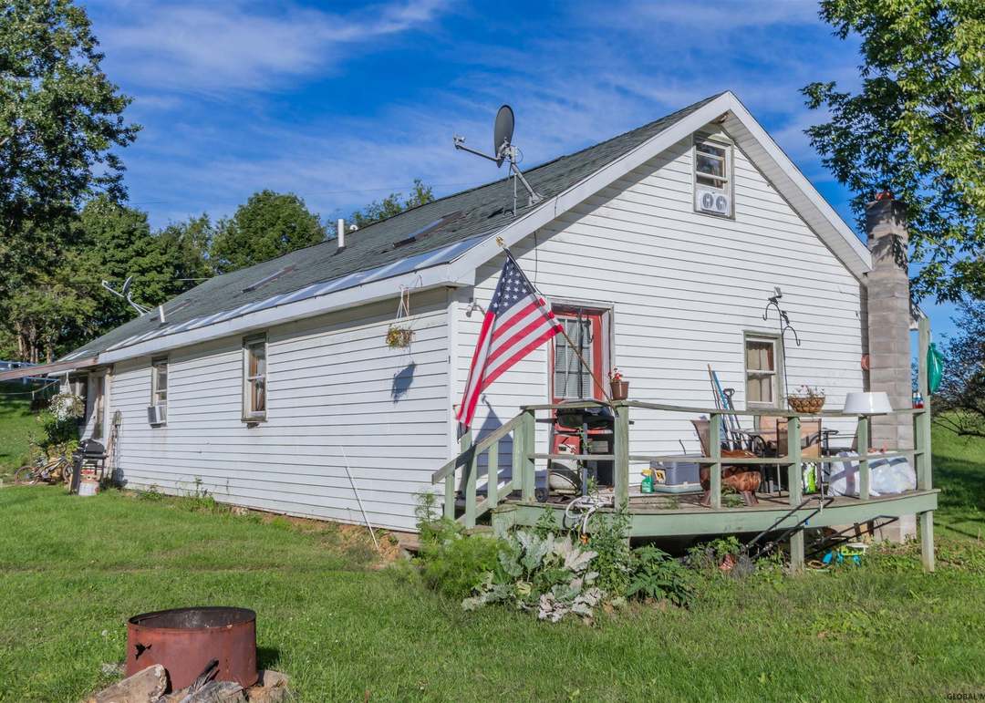 141 Old State Rd, Broadalbin, NY 12025