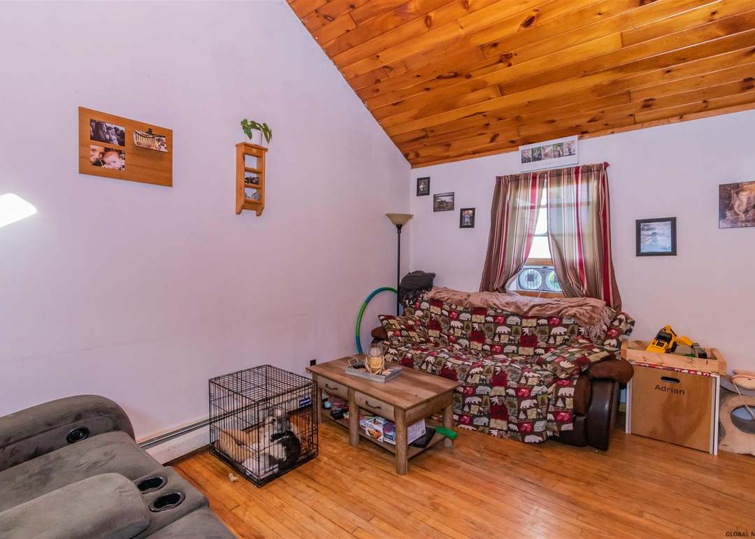 141 Old State Rd, Broadalbin, NY 12025
