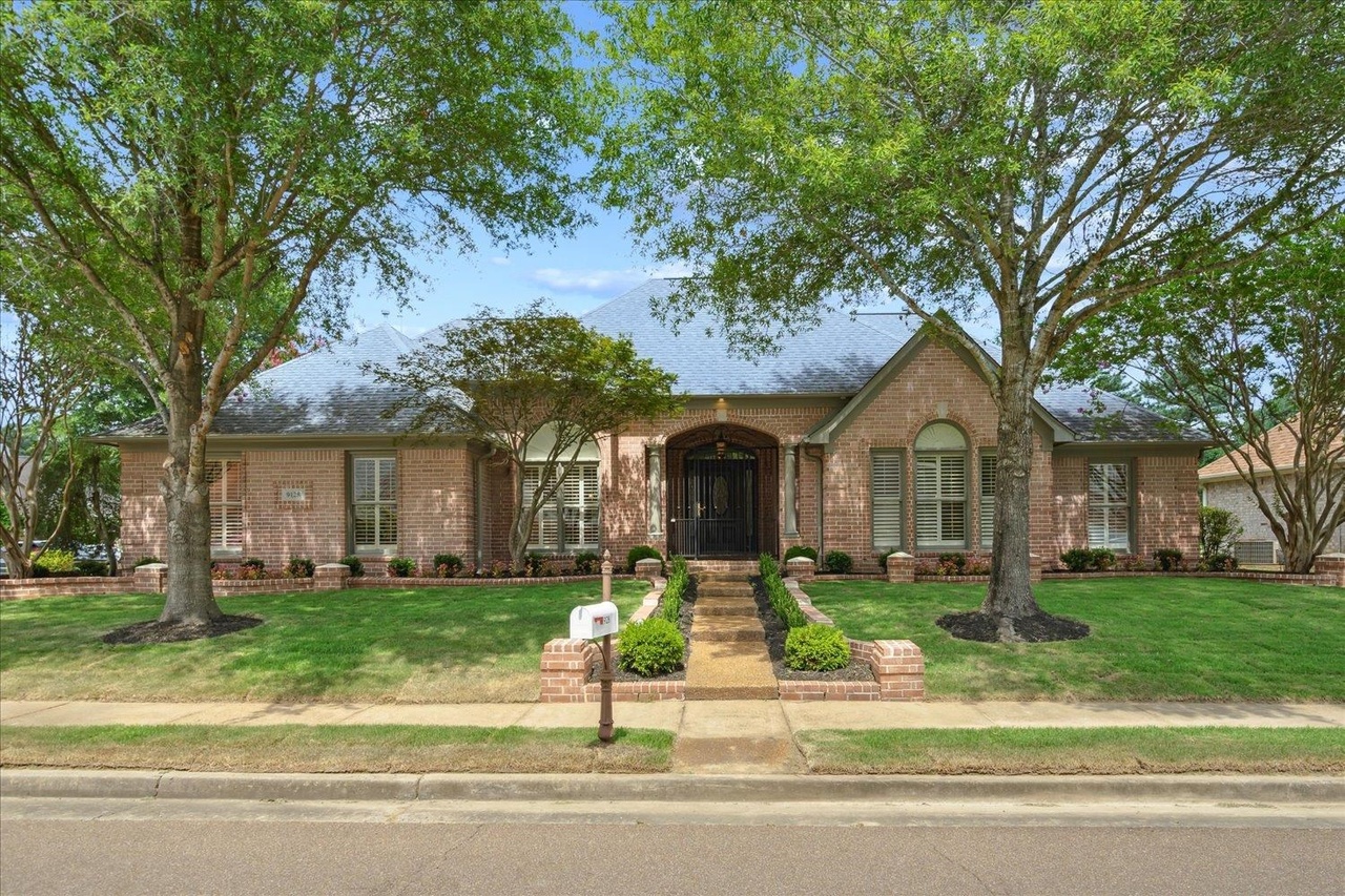 9128 raspberry ln cordova tn 38016 redfin