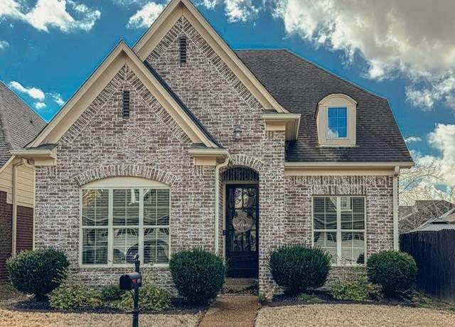 Property at 9931 Chivas Dr, Cordova, TN 38016, 3 beds, 2.5 baths