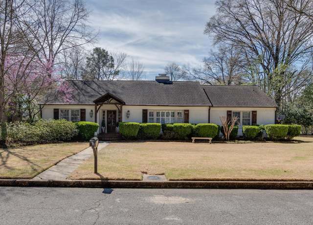 Property at 4041 N Walnut Grove Cir, Memphis, TN 38117, 5 beds, 4 baths