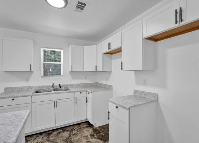 Property at 3041 Cromwell Ave, Memphis, TN 38118, 4 beds, 2 baths