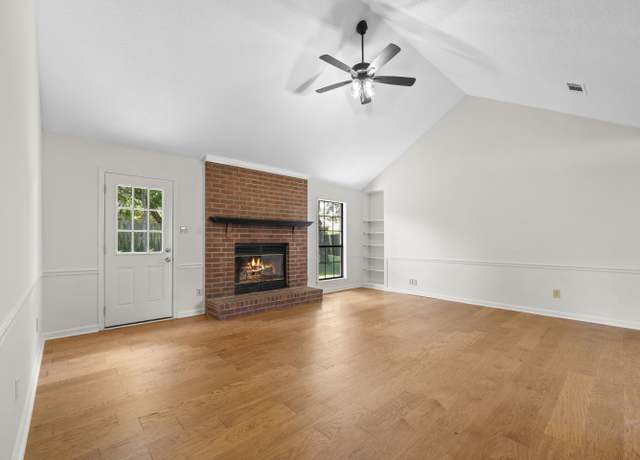 Property at 6337 Eastbrier Dr, Bartlett, TN 38135, 3 beds, 2 baths