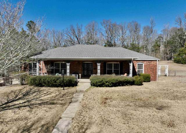 Property at 630 E Poplar Ave, Selmer, TN 38375, 3 beds, 2 baths