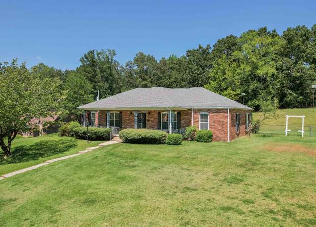 Property at 630 E Poplar Ave, Selmer, TN 38375, 3 beds, 2 baths
