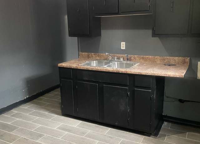 Property at 1501 Fairfax St, Memphis, TN 38108, 3 beds, 2 baths