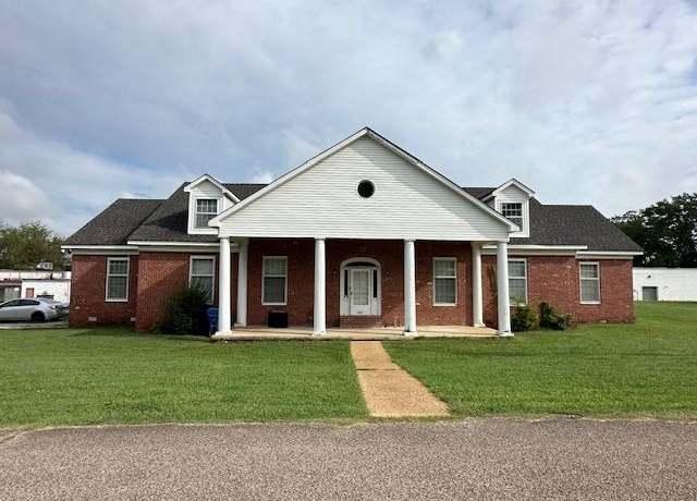 Property at 40 Quartet Cir, Savannah, TN 38372, 8 beds
