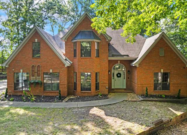 Property at 4821 Oak Crest Cv, Bartlett, TN 38002, 5 beds, 4 baths