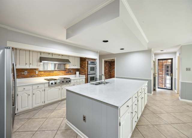 Property at 2465 Dogwood Trail Dr, Germantown, TN 38139, 4 beds, 2.5 baths