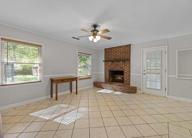 Property at 1603 Colonial Dr, Memphis, TN 38117, 3 beds, 2 baths