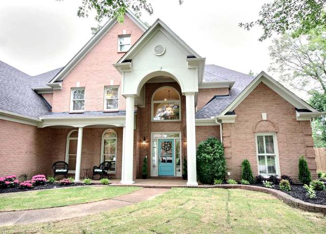 Property at 1050 Stanhope Dr, Collierville, TN 38017, 5 beds, 3.5 baths