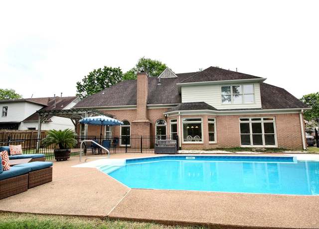 Property at 1050 Stanhope Dr, Collierville, TN 38017, 6 beds, 3.5 baths