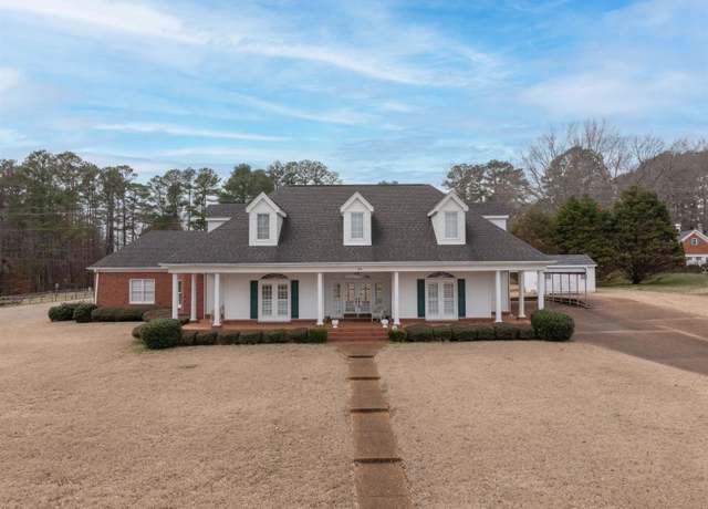 Property at 308 Lake Cir, Bolivar, TN 38008, 4 beds, 3.5 baths