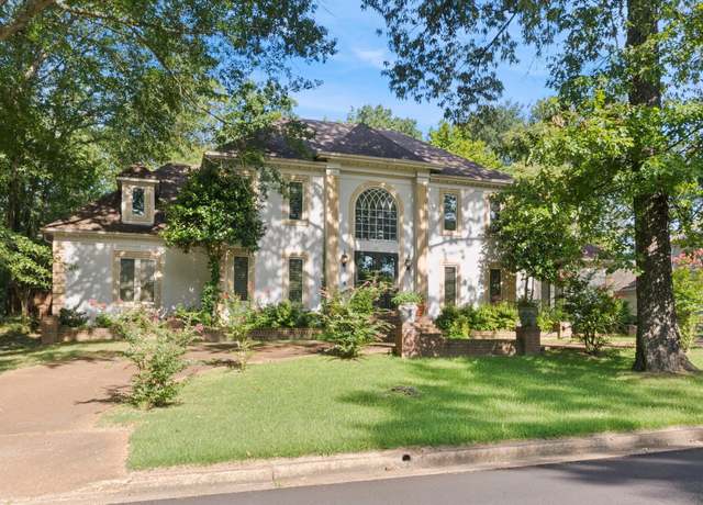 Property at 381 Riveredge Dr W, Memphis, TN 38018, 5 beds, 3.5 baths