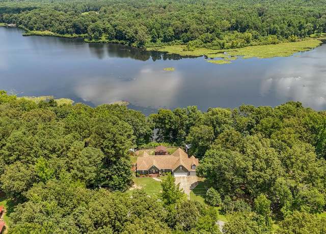 Property at 114 Mill Dr, Jackson, TN 38305, 5 beds, 3 baths