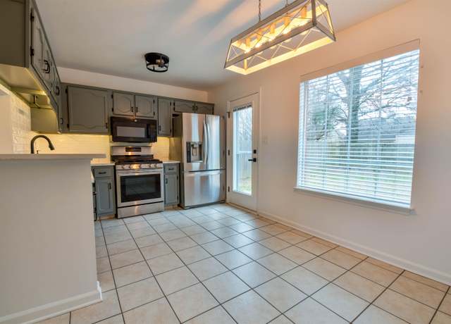 Property at 9535 Daly Dr, Lakeland, TN 38002, 3 beds, 2.5 baths