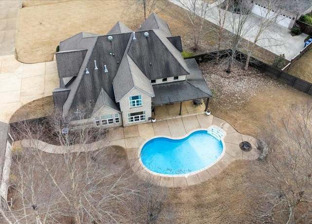 Property at 14288 Santa Fe Dr, Olive Branch, MS 38654, 5 beds, 3.5 baths