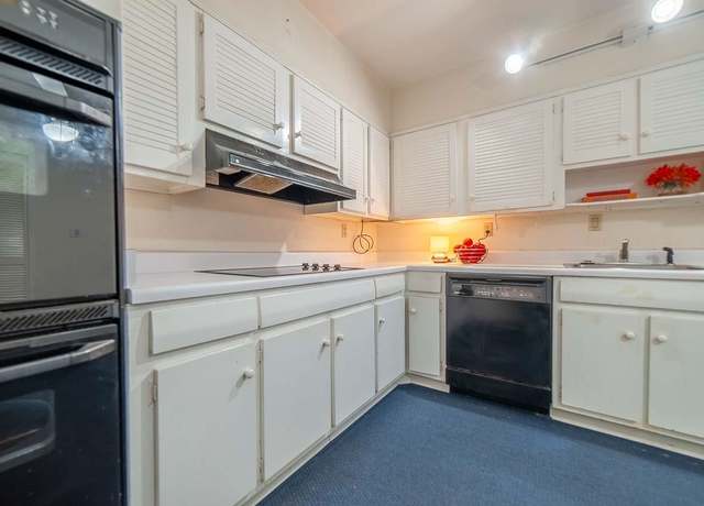 Property at 4400 Poplar Ave #37, Memphis, TN 38117, 2 beds, 2 baths
