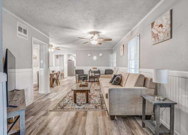 Property at 4493 Quince Rd, Memphis, TN 38117, 3 beds, 2 baths