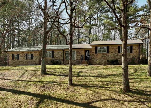 Property at 567 S Sixth St, Selmer, TN 38375, 3 beds, 2.5 baths