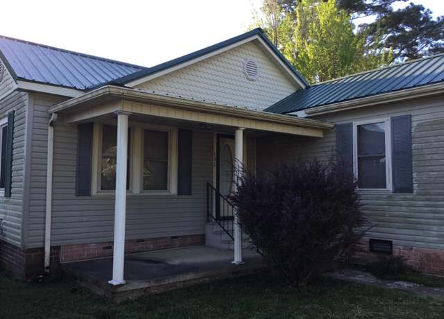 Property at 132 Oak St N, Adamsville, TN 38310, 3 beds, 2 baths
