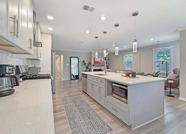 Property at 75 W Lafayette St, Memphis, TN 38111, 4 beds, 2.5 baths