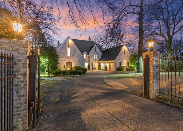Property at 272 S Perkins Rd, Memphis, TN 38117, 5 beds, 5.5 baths