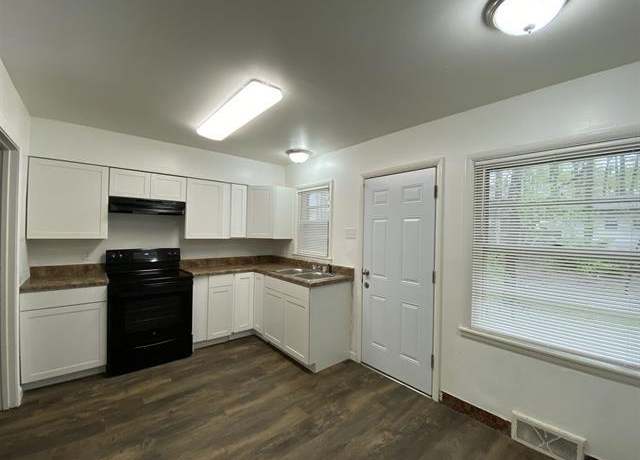 Property at 5346 Rolling Oaks Dr, Memphis, TN 38119, 5 beds, 2.5 baths