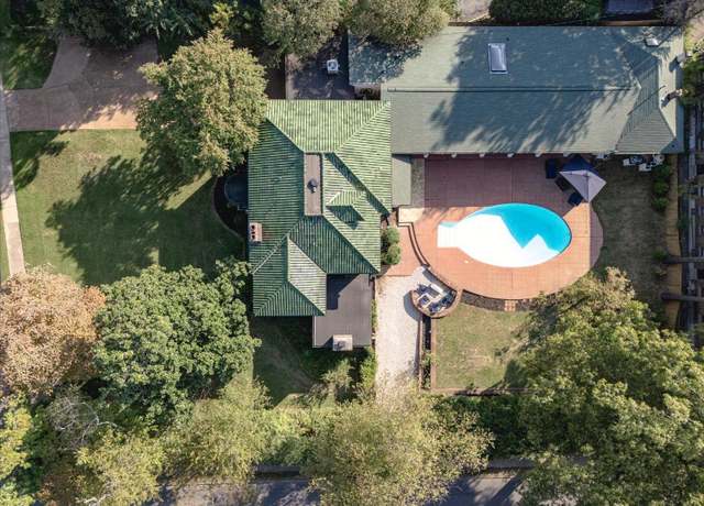 Property at 1 Belleair Dr, Memphis, TN 38104, 4 beds, 5.5 baths