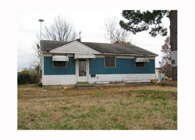 Property at 293 Carbon Rd, Memphis, TN 38109, 3 beds, 1 bath